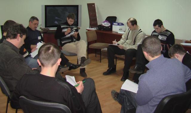 Группа работает над задачей Тренинг обслуживание в автосервисе Газарян и партнёры